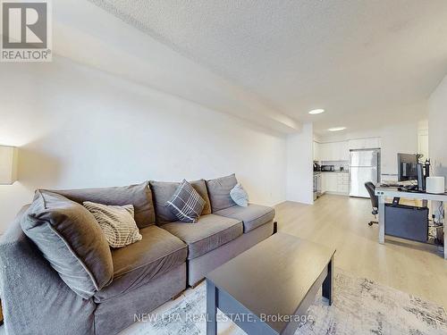 923 - 3888 Duke Of York Boulevard, Mississauga, ON - Indoor Photo Showing Living Room