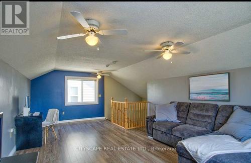 44 Gees Way, Cambridge, ON - Indoor Photo Showing Living Room