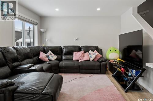 4000 Waterer Street, Regina, SK - Indoor Photo Showing Living Room