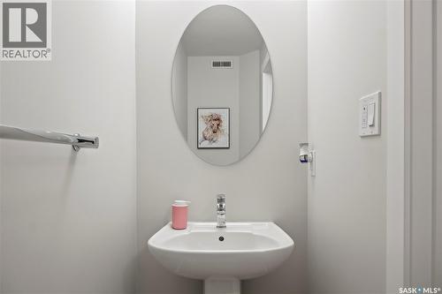 4000 Waterer Street, Regina, SK - Indoor Photo Showing Bathroom