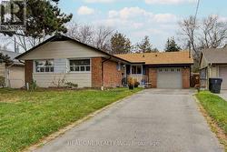 26 ELVASTON DRIVE  Toronto, ON M4A 1M9