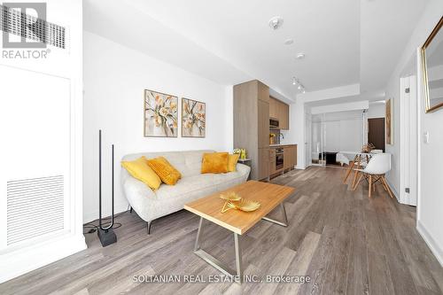 320 - 250 LAWRENCE AVENUE W  Toronto, ON M5M 1B1