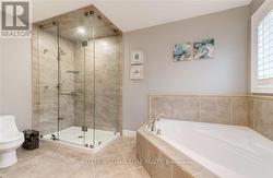 5PC Ensuite Bath in Primary Bedroom - 