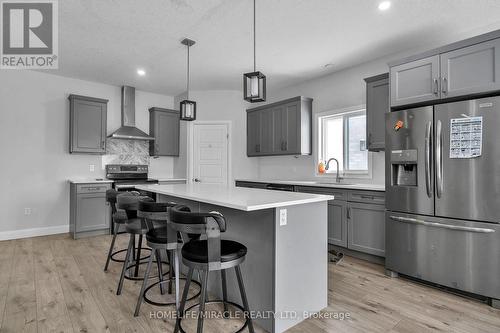 121 Marconi Court, London East, ON - Indoor Photo Showing Kitchen With Stainless Steel Kitchen With Upgraded Kitchen