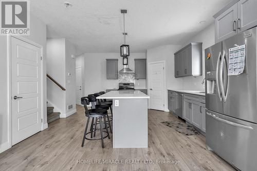 121 Marconi Court, London East, ON - Indoor Photo Showing Kitchen With Stainless Steel Kitchen With Upgraded Kitchen