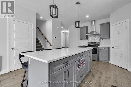 121 Marconi Court, London East, ON - Indoor Photo Showing Kitchen With Upgraded Kitchen