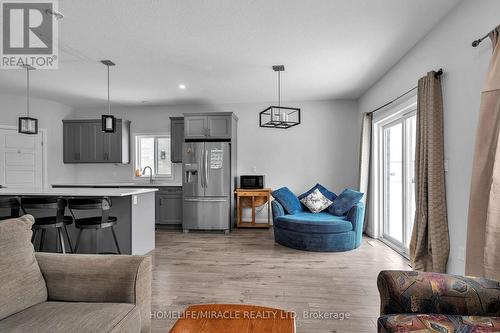 121 Marconi Court, London East, ON - Indoor