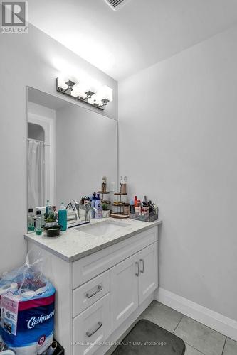 121 Marconi Court, London East, ON - Indoor Photo Showing Bathroom
