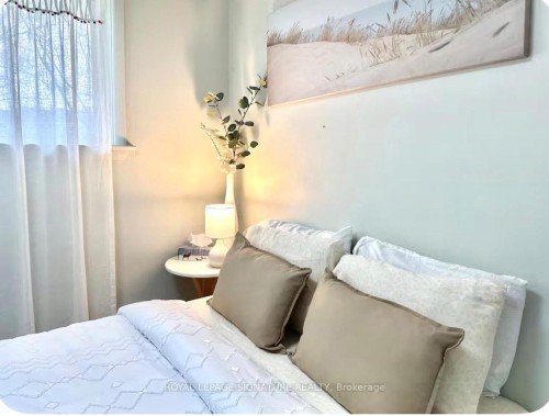 1350 Rebecca Street, Oakville, ON - Indoor Photo Showing Bedroom