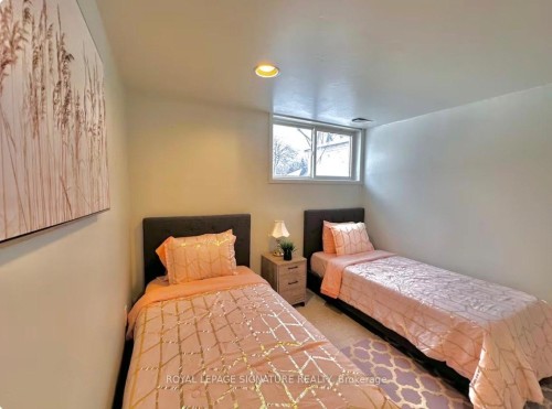 1350 Rebecca Street, Oakville, ON - Indoor Photo Showing Bedroom