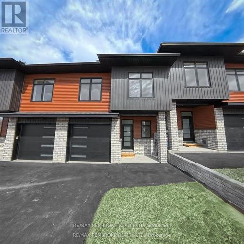 11 NORTHBROOK STREET  Petawawa, ON K8H 3N4