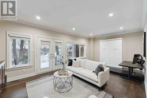 612 Besserer Street, Ottawa, ON - Indoor Photo Showing Living Room
