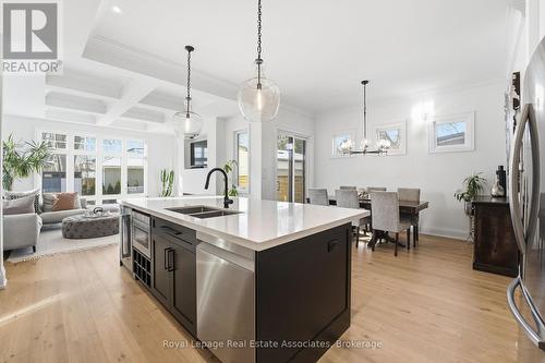 1042 Meredith Avenue, Mississauga, ON - Indoor Photo Showing Kitchen With Double Sink With Upgraded Kitchen