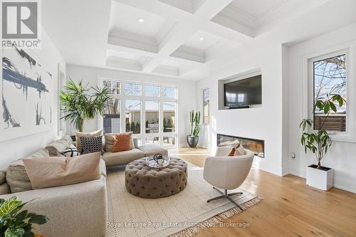 1042 Meredith Avenue, Mississauga, ON - Indoor Photo Showing Living Room