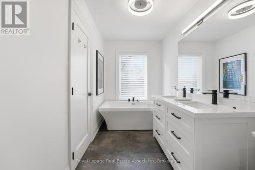 1042 Meredith Avenue, Mississauga, ON - Indoor Photo Showing Bathroom