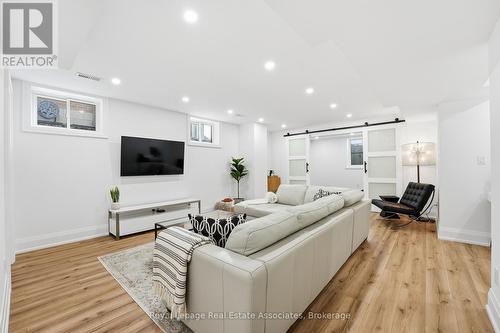 1042 Meredith Avenue, Mississauga, ON - Indoor Photo Showing Living Room