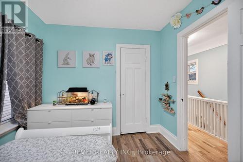 27 Mayflower Avenue, Hamilton, ON - Indoor Photo Showing Bedroom