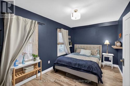 27 Mayflower Avenue, Hamilton, ON - Indoor Photo Showing Bedroom