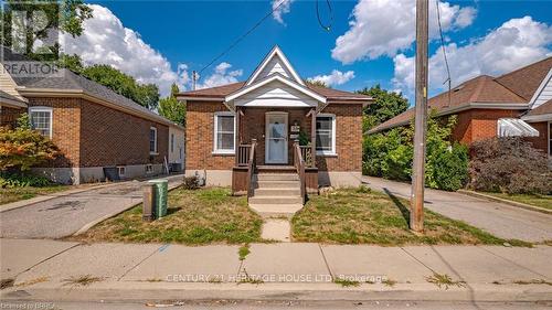 35 SALISBURY AVENUE  Brantford, ON N3S 1M6