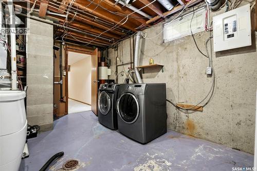 14 Milford Crescent, Regina, SK - Indoor Photo Showing Laundry Room