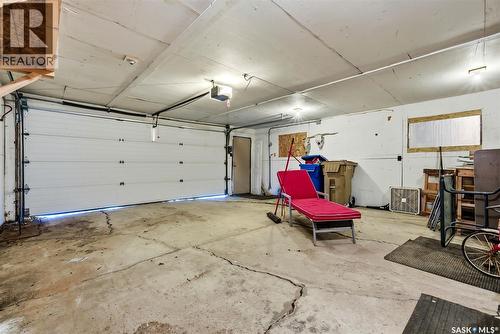 14 Milford Crescent, Regina, SK - Indoor Photo Showing Garage