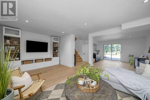 47 Larry Street, Caledon, ON - Indoor Photo Showing Living Room