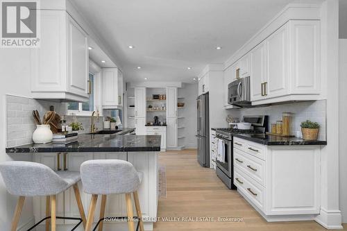 47 Larry Street, Caledon, ON - Indoor Photo Showing Kitchen With Upgraded Kitchen