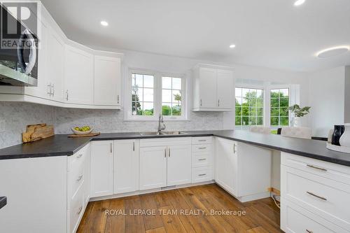 517 Donald B. Munro Drive, Ottawa, ON - Indoor Photo Showing Kitchen With Double Sink