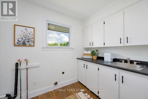Laundry Room - 517 Donald B. Munro Drive, Ottawa, ON - Indoor Photo Showing Kitchen