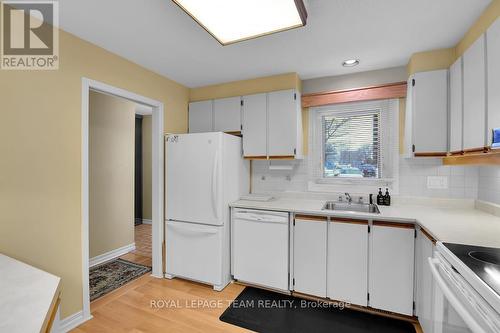 1137 Ambleside Drive, Ottawa, ON - Indoor Photo Showing Kitchen