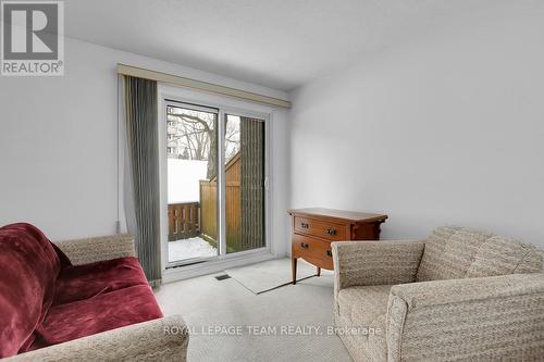 1137 Ambleside Drive, Ottawa, ON - Indoor Photo Showing Living Room