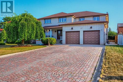 16 VOGUE COURT  Hamilton, ON L8E 4T3
