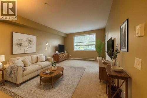 778 Rutland Road N Unit# 203, Kelowna, BC - Indoor Photo Showing Living Room