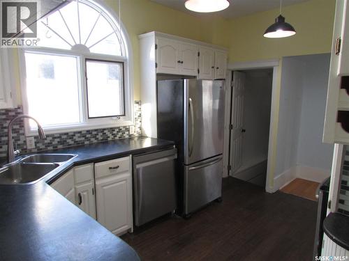 2678 Robinson Street, Regina, SK - Indoor Photo Showing Kitchen With Double Sink