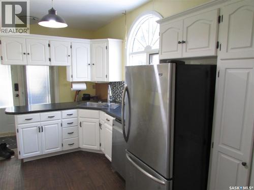 2678 Robinson Street, Regina, SK - Indoor Photo Showing Kitchen With Double Sink