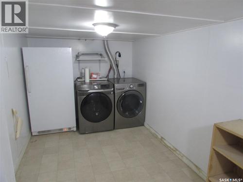 2678 Robinson Street, Regina, SK - Indoor Photo Showing Laundry Room