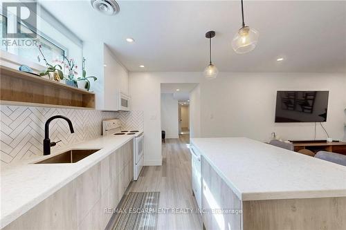 28 Dunsmore Gardens, Toronto, ON - Indoor Photo Showing Kitchen With Upgraded Kitchen