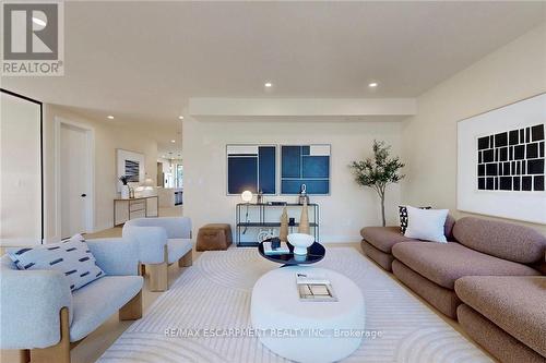 28 Dunsmore Gardens, Toronto, ON - Indoor Photo Showing Living Room