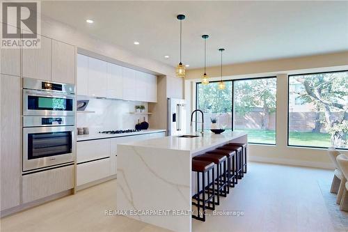 28 Dunsmore Gardens, Toronto, ON - Indoor Photo Showing Kitchen With Upgraded Kitchen