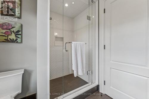 Contemporary Three-Piece Bath with Separate Shower - 335 Lakeshore Road W, Oakville, ON - Indoor Photo Showing Other Room