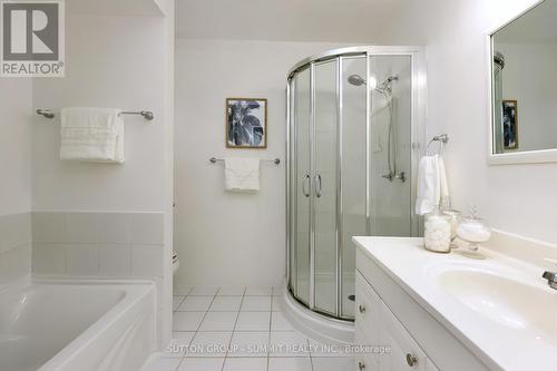420 Appledore Crescent, Mississauga, ON - Indoor Photo Showing Bathroom