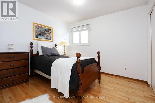 420 Appledore Crescent, Mississauga, ON - Indoor Photo Showing Bedroom