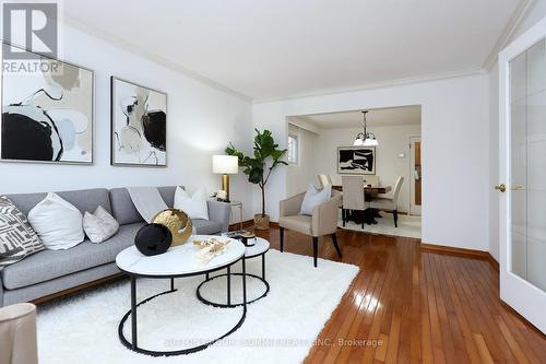 420 Appledore Crescent, Mississauga, ON - Indoor Photo Showing Living Room