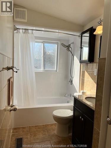3401 Roxborough Unit# Upper, Windsor, ON - Indoor Photo Showing Bathroom