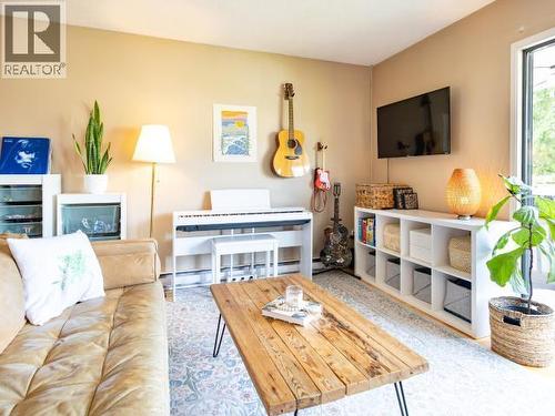 1-4651 Harvie Ave, Powell River, BC - Indoor Photo Showing Living Room With Fireplace