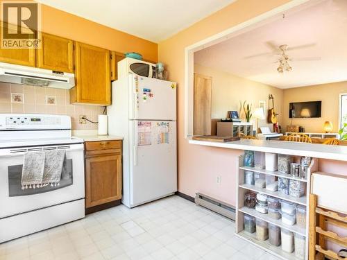 1-4651 Harvie Ave, Powell River, BC - Indoor Photo Showing Kitchen