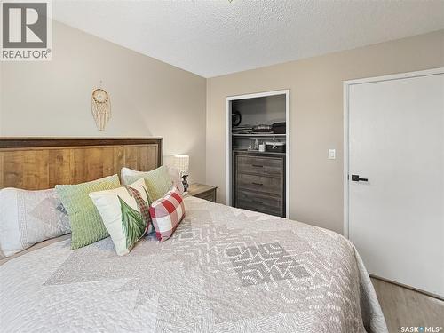 413 Hayes Drive, Swift Current, SK - Indoor Photo Showing Bedroom