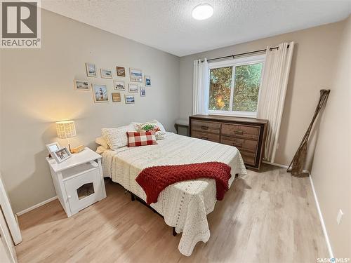 413 Hayes Drive, Swift Current, SK - Indoor Photo Showing Bedroom