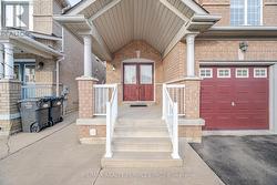 39 RATTLESNAKE ROAD  Brampton, ON L6R 3B9