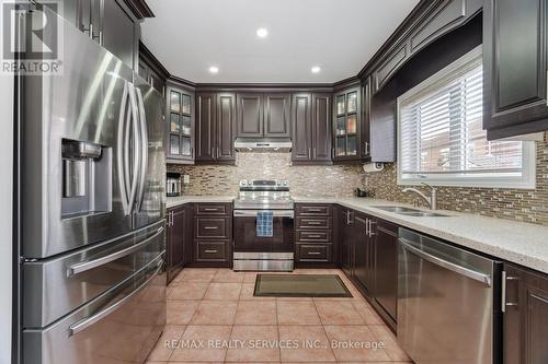 39 Rattlesnake Road, Brampton, ON - Indoor Photo Showing Kitchen With Double Sink With Upgraded Kitchen